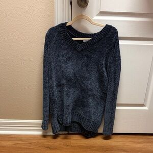 Women's V-Neck Sweater - Dark blue